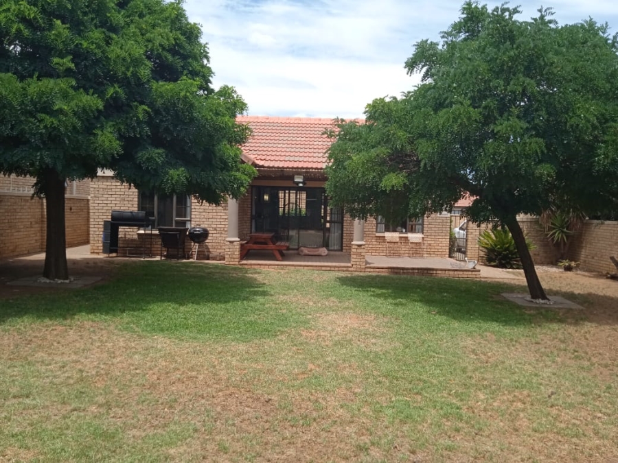 2 Bedroom Property for Sale in Vredenhof Sh Free State